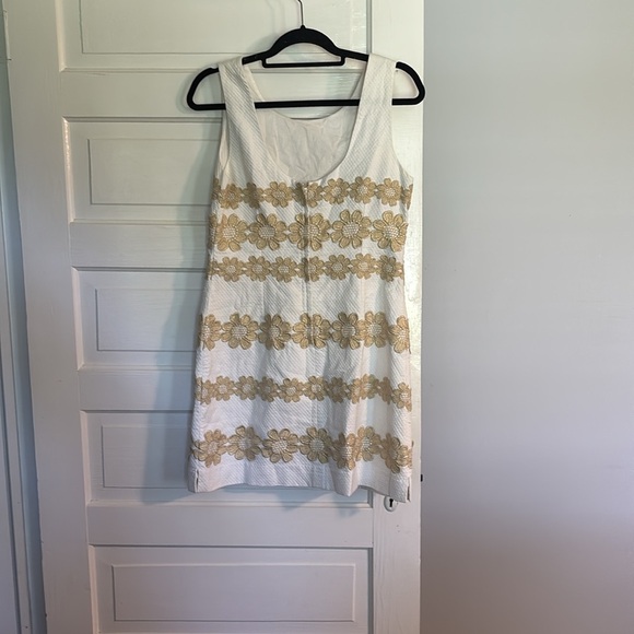 Lilly Pulitzer Elegant White and Gold Floral Shift Dress - Picture 3 of 4